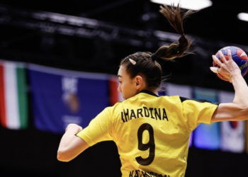 Гандболистки из Казахстана поборются за бронзовую медаль ЧА