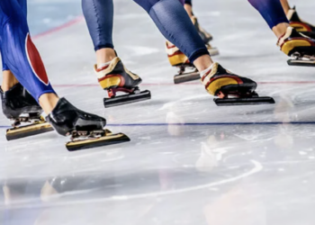 Казахстанские конькобежцы завоевали бронзовую медаль на юниорском этапе Кубка мира