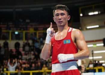 Казахстанский боксер Махмуд Сабырхан одержал вторую досрочную победу на ЧА