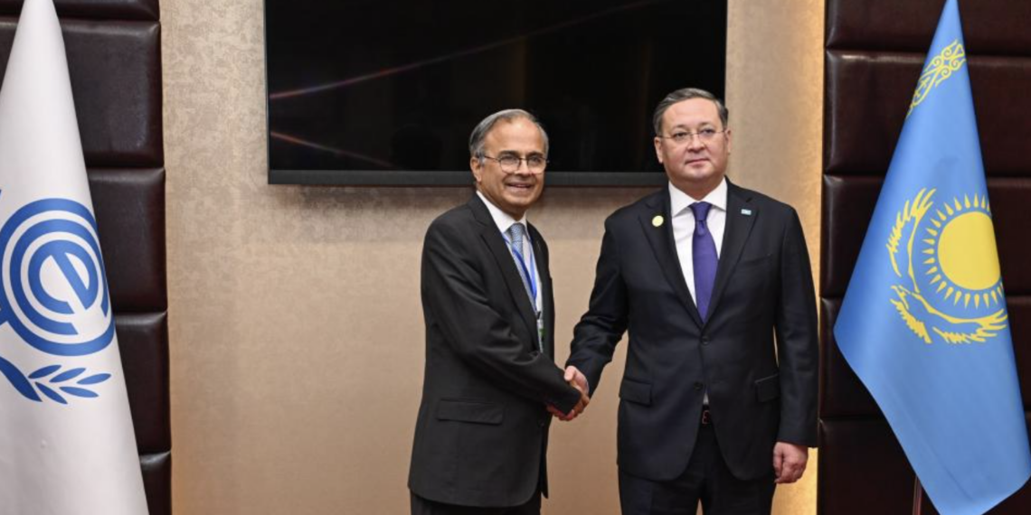 Глава МИД Казахстана провел встречу с Генеральным секретарем ОЭС