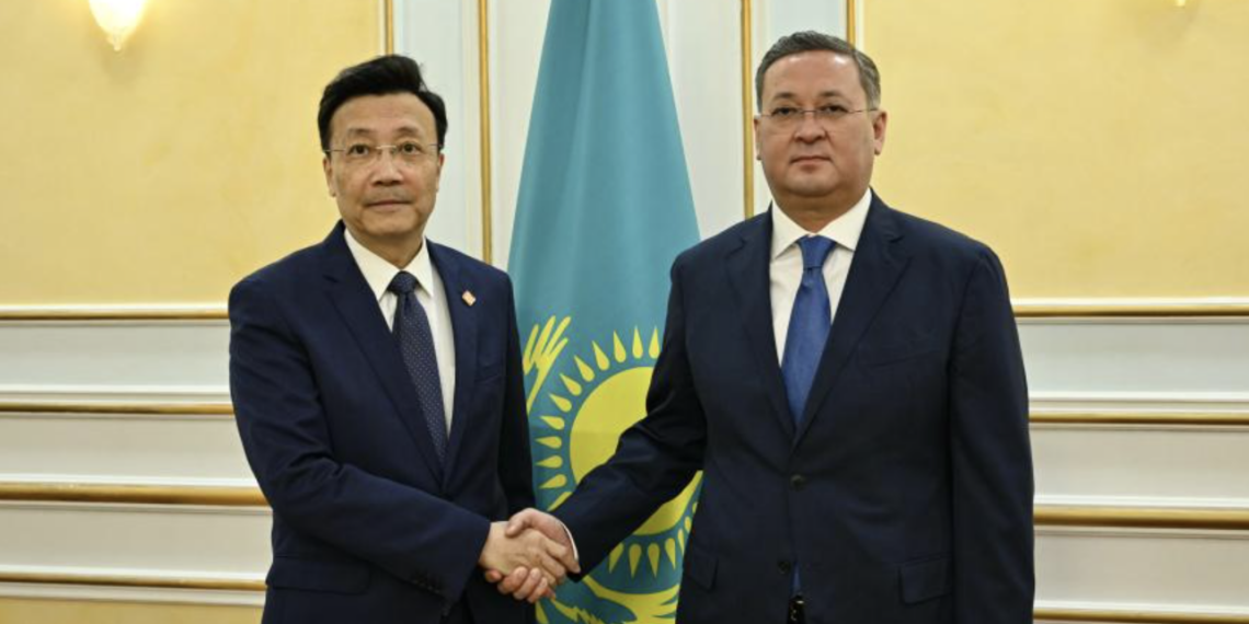 Министр иностранных дел Казахстана провел встречу с послом Китая