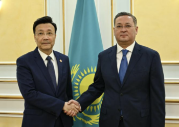 Министр иностранных дел Казахстана провел встречу с послом Китая