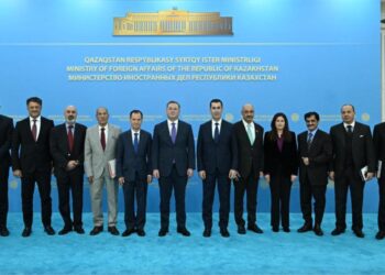 Министр иностранных дел РК принял послов арабских стран