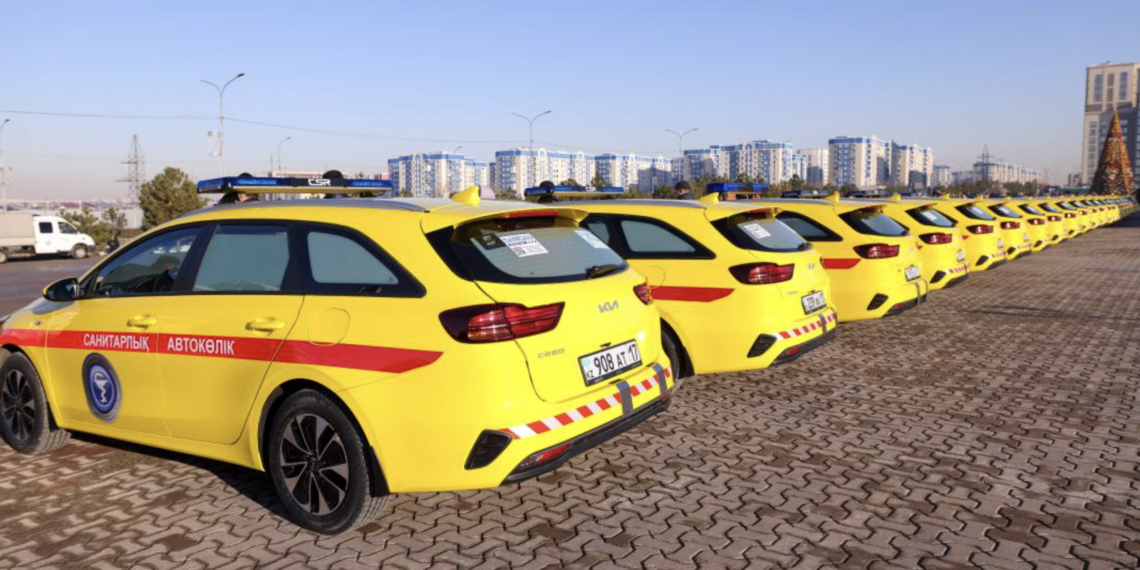 Медорганизации Шымкента получили 22 новых машины скорой помощи