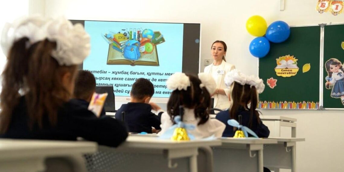 В казахстанские школы с начала учебного года пришли работать около 8 тысяч новых педагогов