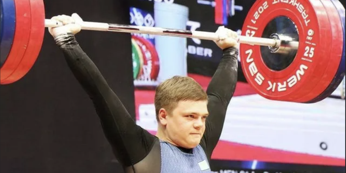 Штангист Денис Полубояринов завоевал золотую медаль юниорского чемпионата Азии