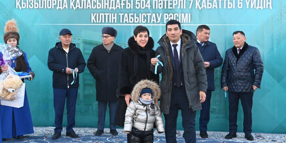 Свыше 500 семей получили долгожданное жилье в Кызылорде в преддверии Дня независимости