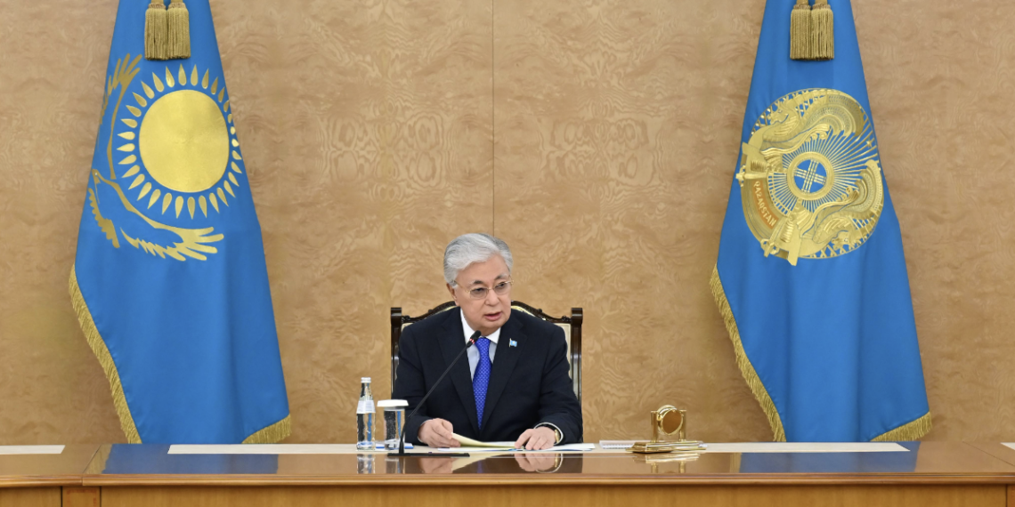 Токаев: граждане Казахстана с первых минут протянули руку помощи пострадавшим в авиакатастрофе