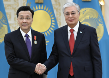 Касым-Жомарт Токаев провел встречу с послом КНР в Казахстане