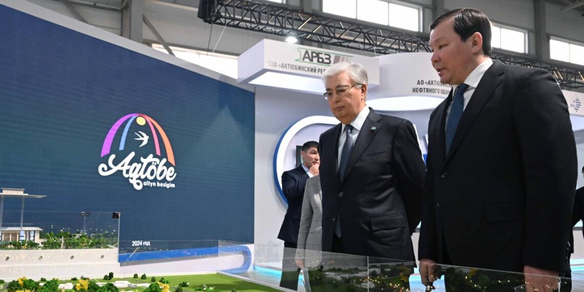 Токаев ознакомился с ходом социально-экономического развития Актюбинской области
