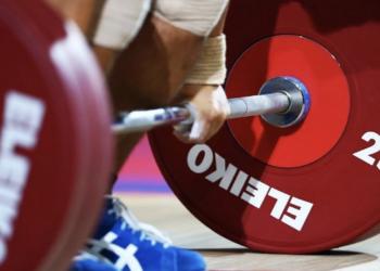 Тяжелоатлет Акжол Курманбек выиграл чемпионат Азии, установив рекорды мира