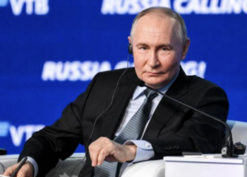 Путин: подрыв влияния доллара произошел во многом благодаря администрации Джо Байдена