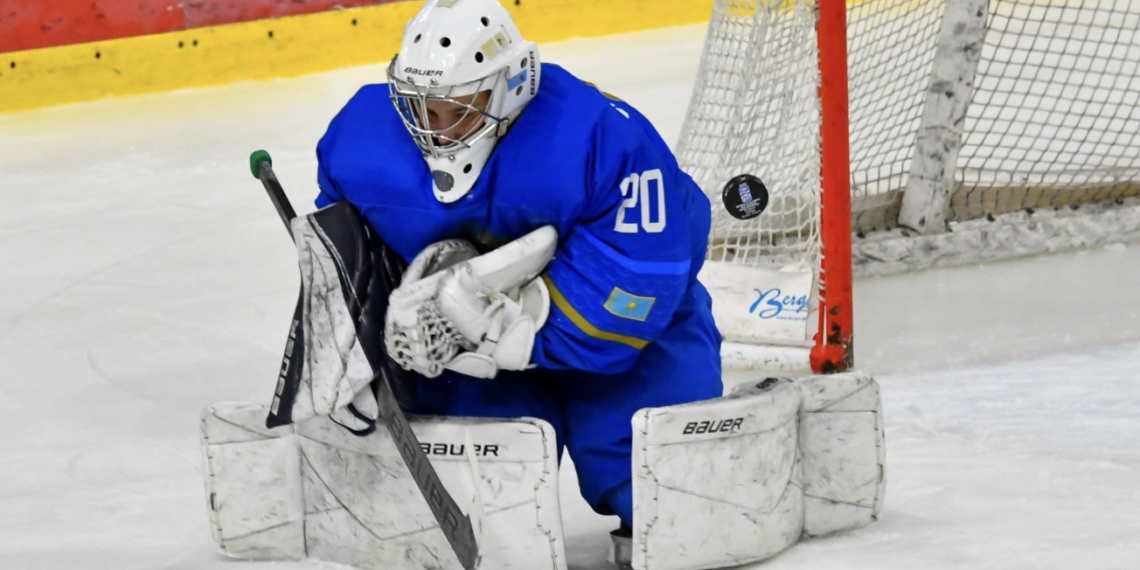 Женская команда РК по хоккею одержала победу в матче олимпийского отбора