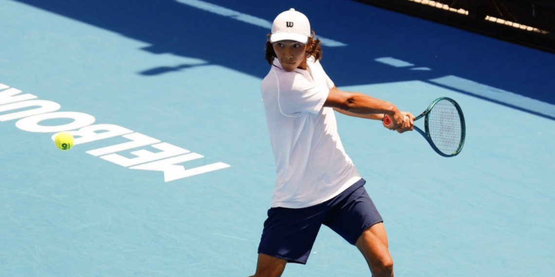 Теннисист Амир Омарханов завершил участие на турнире Australian Open Juniors
