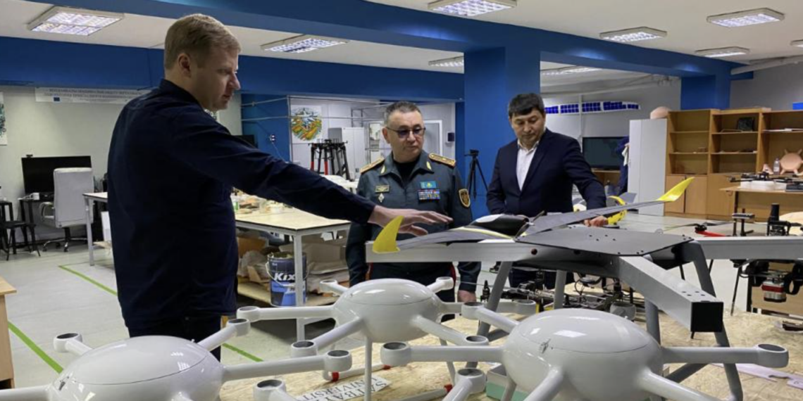 Начальник Национального университета обороны РК посетил вузы и конструкторское бюро в Алматы