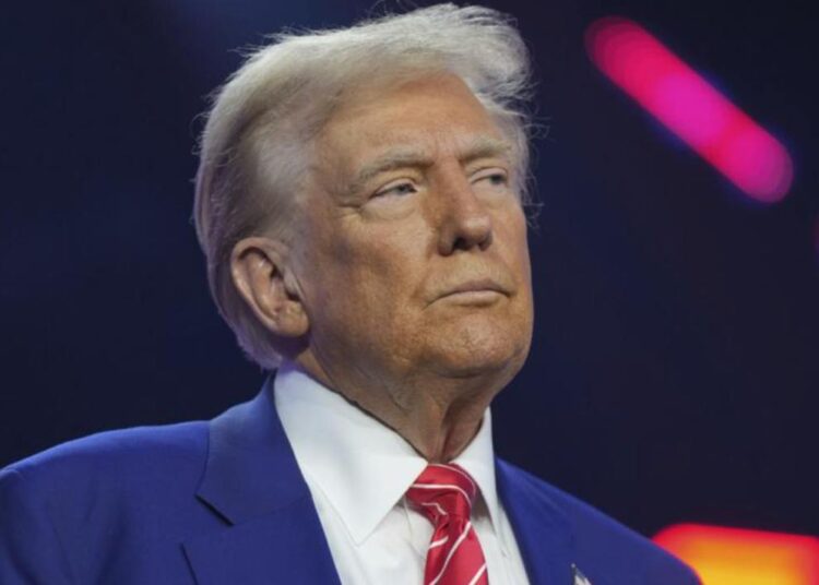 Дональд Трамп на 90 дней приостановил помощь США другим странам