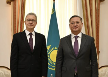 Глава МИД Казахстана провел встречу с послом США