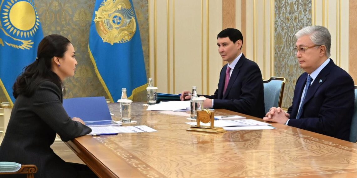 Токаев провел встречу с председателем правления АО «Казпочта»