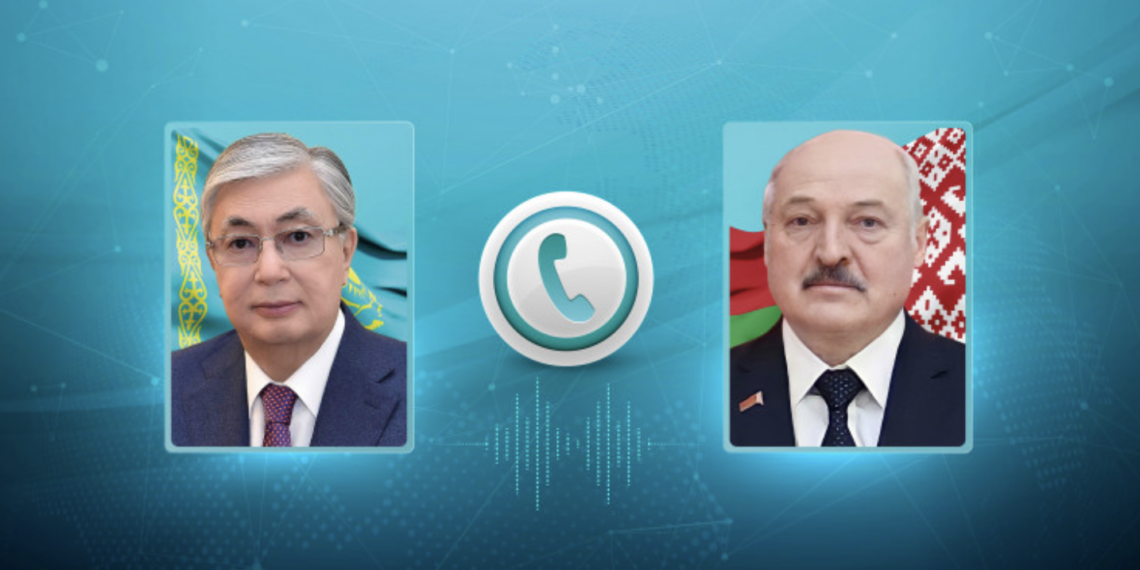 Глава государства провел телефонный разговор с президентом Беларуси