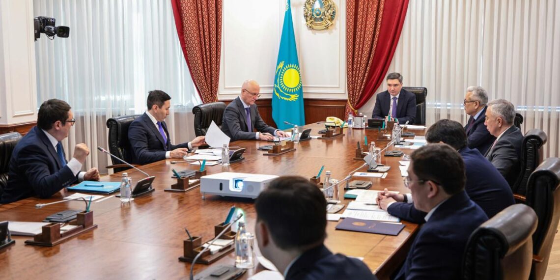 Олжас Бектенов провел совещание по вопросам влияния внешних факторов на экономику Казахстана
