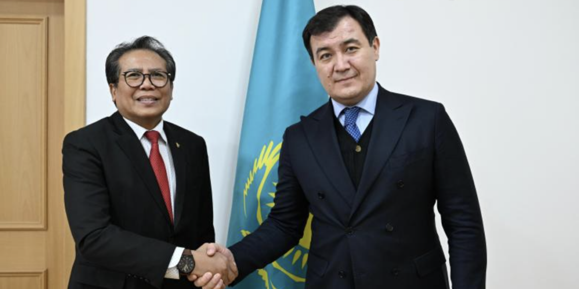 Замглавы МИД Казахстана провел встречу с послом Индонезии