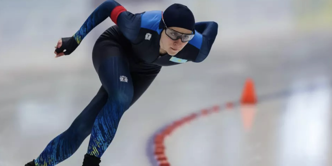 Конькобежка Алина Дауранова завоевала «золото» на юниорском этапе Кубка мира в Италии