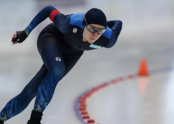 Конькобежка Алина Дауранова завоевала «золото» на юниорском этапе Кубка мира в Италии