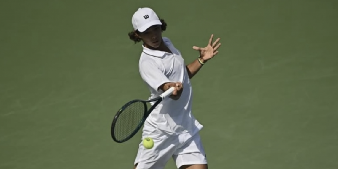 Теннисист Амир Омарханов пробился в 1/4 финала турнира ITF в Тунисе