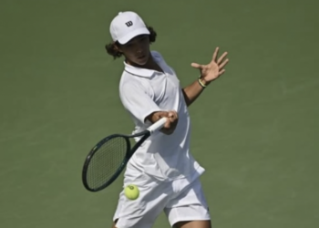 Теннисист Амир Омарханов пробился в 1/4 финала турнира ITF в Тунисе