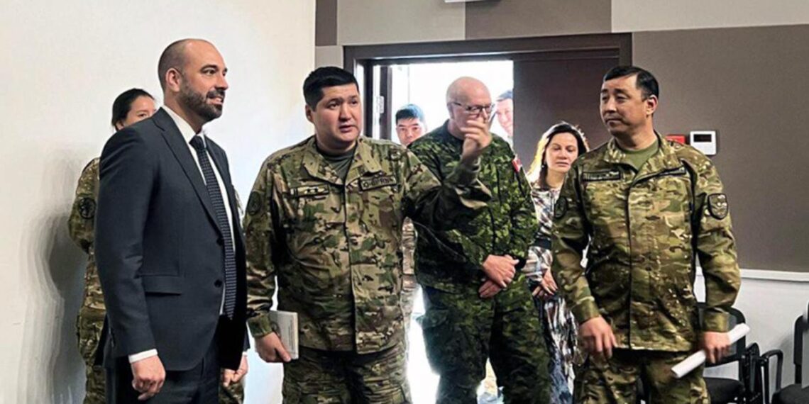Дипломатическая делегация Канады посетила Центр миротворческих операций в Алматы
