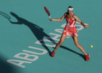 Теннисистка Елена Рыбакина стартовала с победы на турнире в Катаре