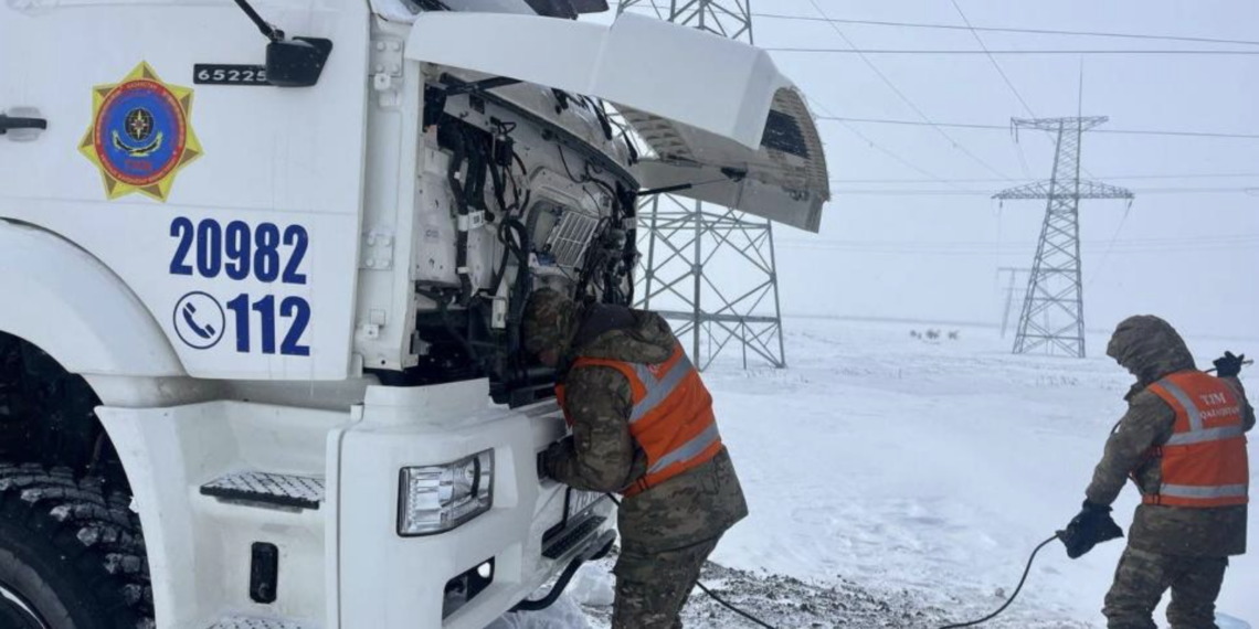 За минувшие выходные дни из снежных заносов спасено и эвакуировано почти 400 человек