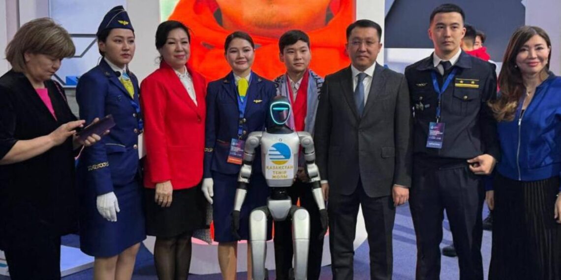 Министр транспорта РК посетил фестиваль «Город рабочих профессий»