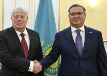 Министр иностранных дел РК провел встречу с послом России