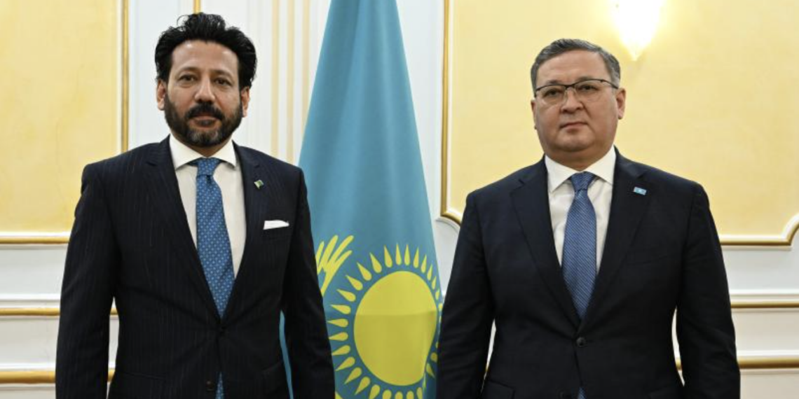 Мурат Нуртлеу провел встречу с послом Пакистана