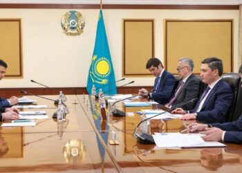 Глава Правительства Казахстана провел встречу с главой ЕАБР