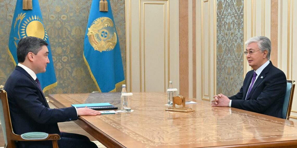 Глава государства провел встречу с премьер-министром РК