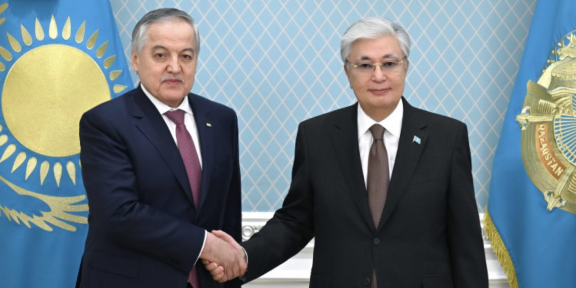 Президент Казахстана принял главу МИД Таджикистана