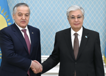 Президент Казахстана принял главу МИД Таджикистана