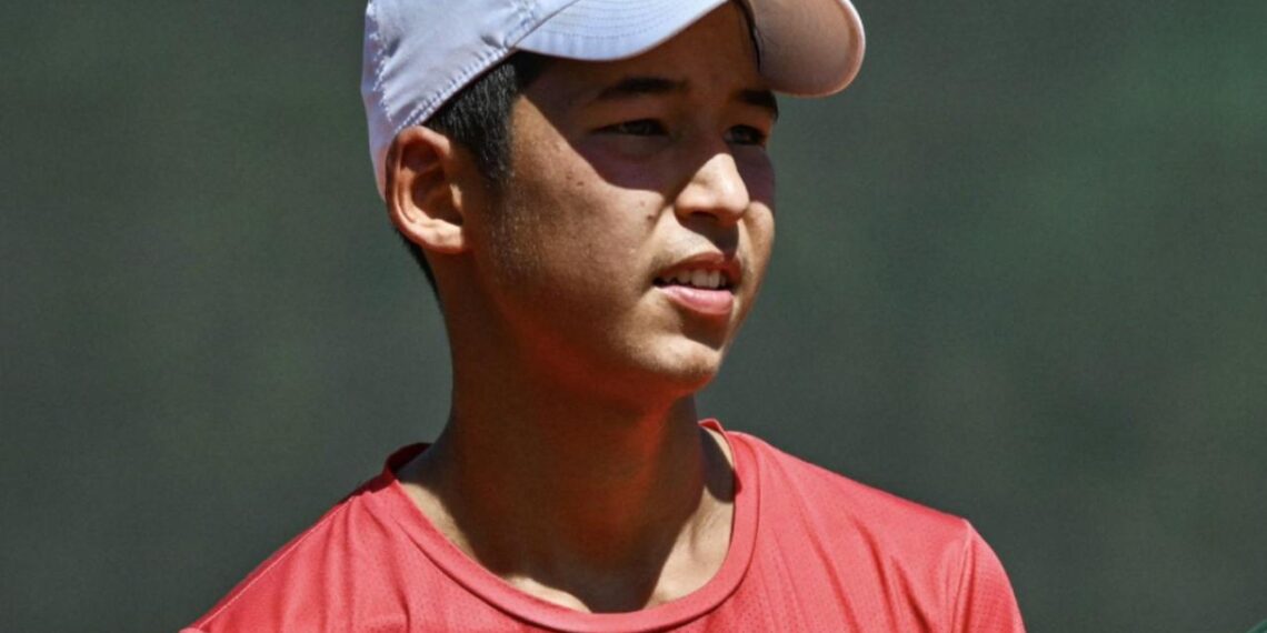 Теннисист Ахмади Маханов вышел в финал турнира серии Tennis Europe в Стокгольме