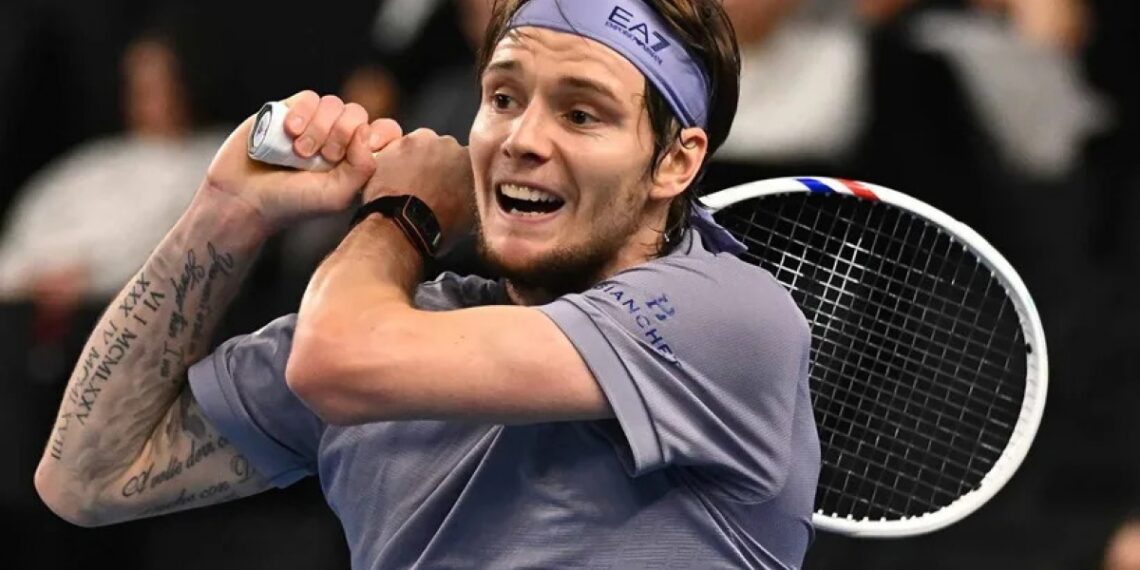 Теннисист Александр Бублик успешно стартовал на турнире в Майами