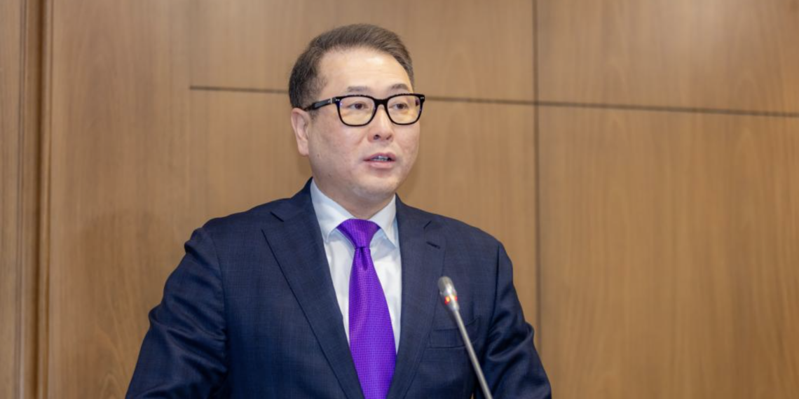 Глава Минторговли РК наградил женщин за вклад в развитие отрасли