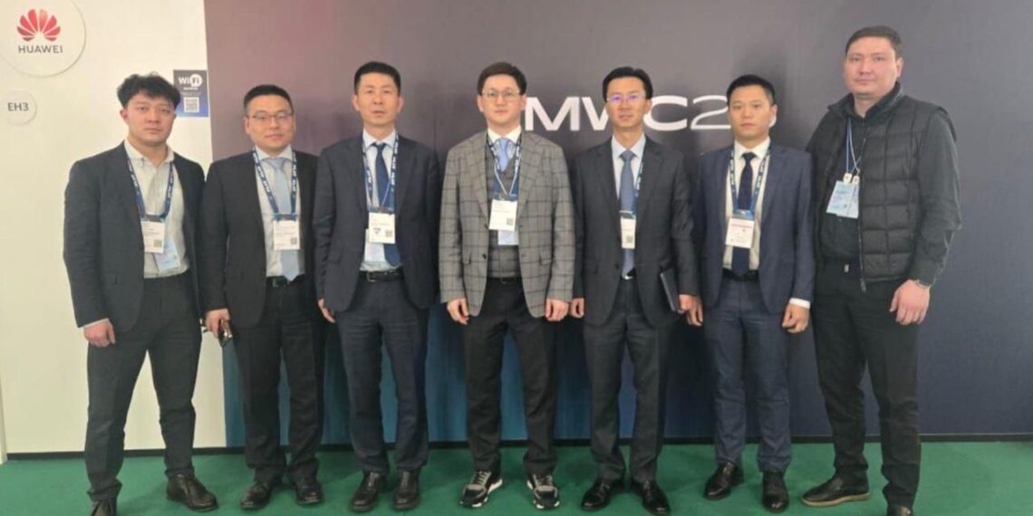 Делегация Минобороны Казахстана посетила выставку Mobile World Congress в Испании