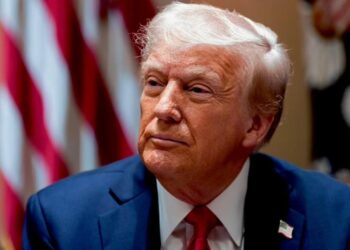 Дональд Трамп обсудит со своей командой возможность остановки помощи Киеву — The NewYork Times