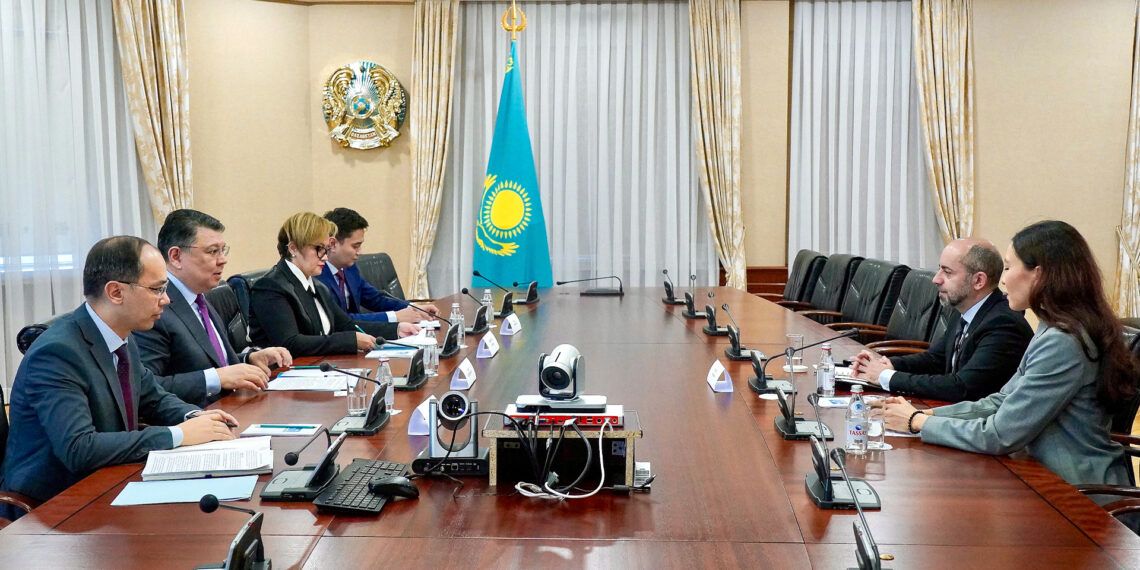 В Правительстве Казахстана прошла встреча с представителем ИКАО