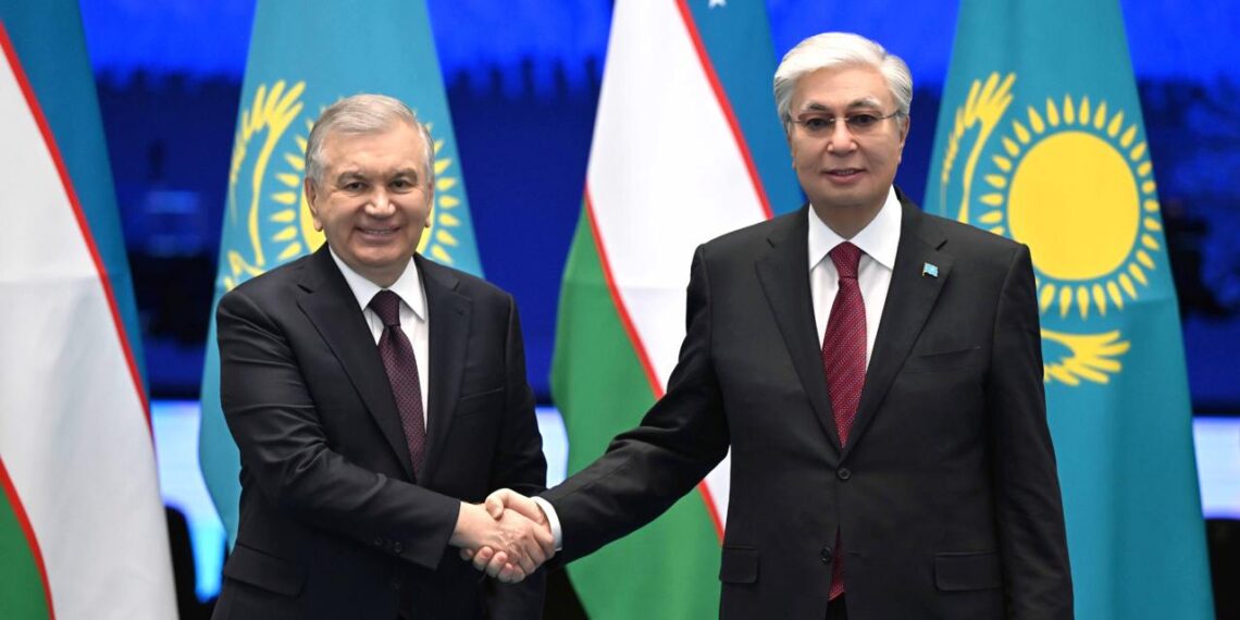 Касым-Жомарт Токаев провел неформальную встречу с президентом Узбекистана