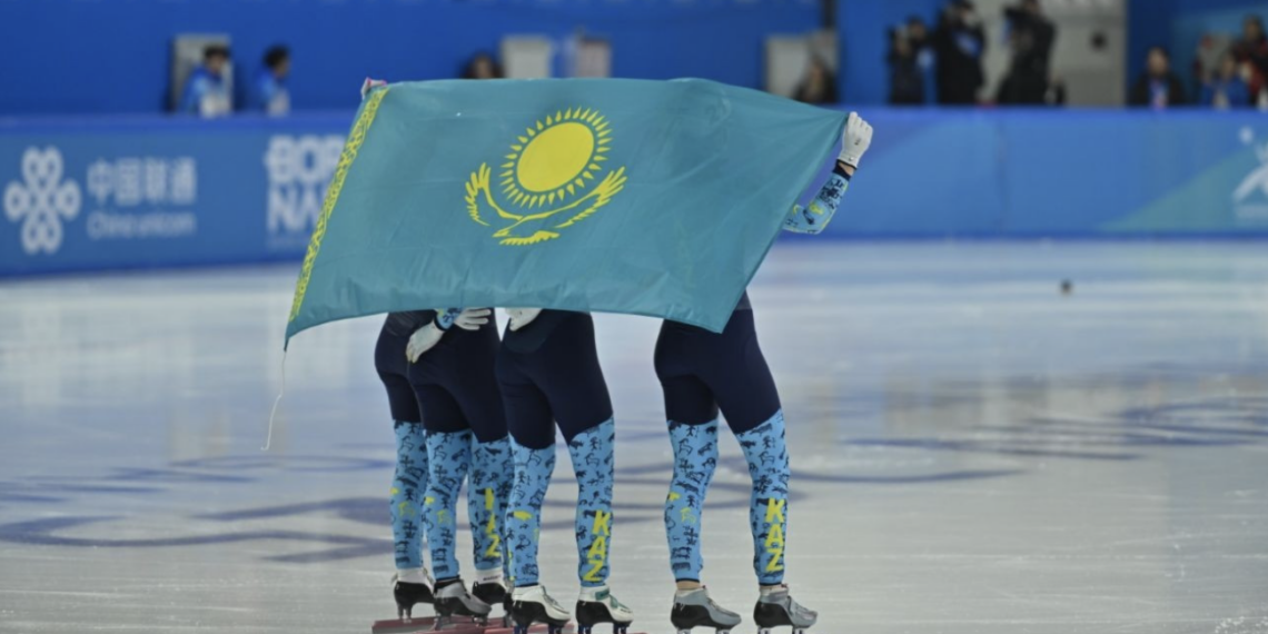 Сразу 2 казахстанских команды по шорт-треку вышли в полуфинал ЧМ в Пекине