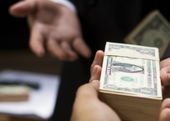 Порядка 80% опрошенных граждан Украины назвали коррупцию серьезной проблемой страны