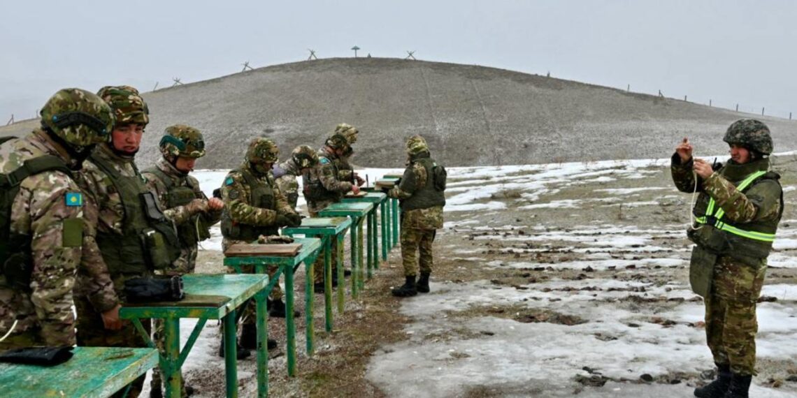 В Конаевском гарнизоне Минобороны РК прошел курс гуманитарного разминирования