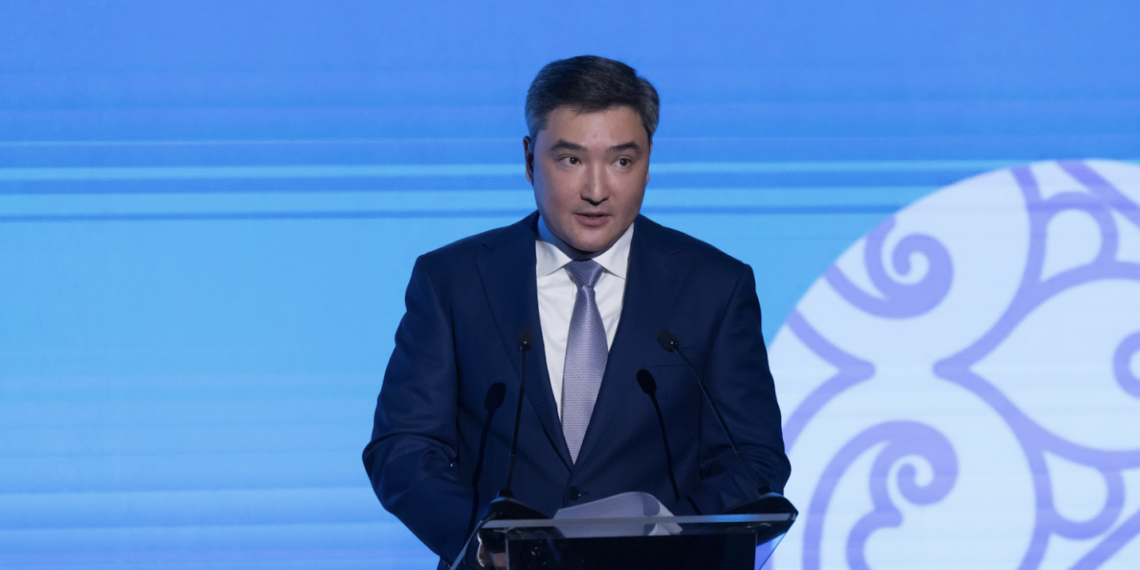 Олжас Бектенов поздравил женщин Казахстана с 8 марта